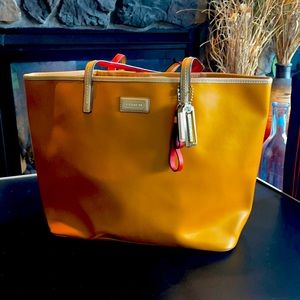 Coach shoulder bag in excellent condition. 18X11X6